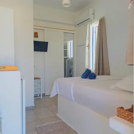 Georgia Milos Penzion 3*