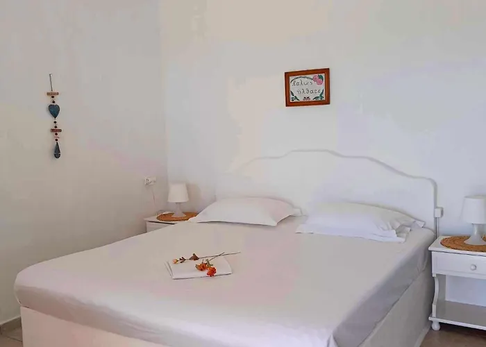 Guest house Georgia Milos 3*