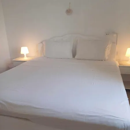 Konukevi Georgia Milos