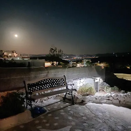 Georgia Milos Konukevi Plaka (Milos)