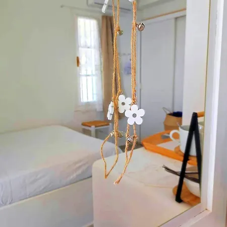 Georgia Milos Konukevi Plaka (Milos)